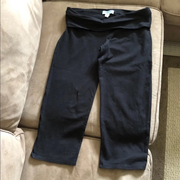 💵SOLD💵 Maternity Cropped Old Navy Yoga Pants - Picture 6 of 8